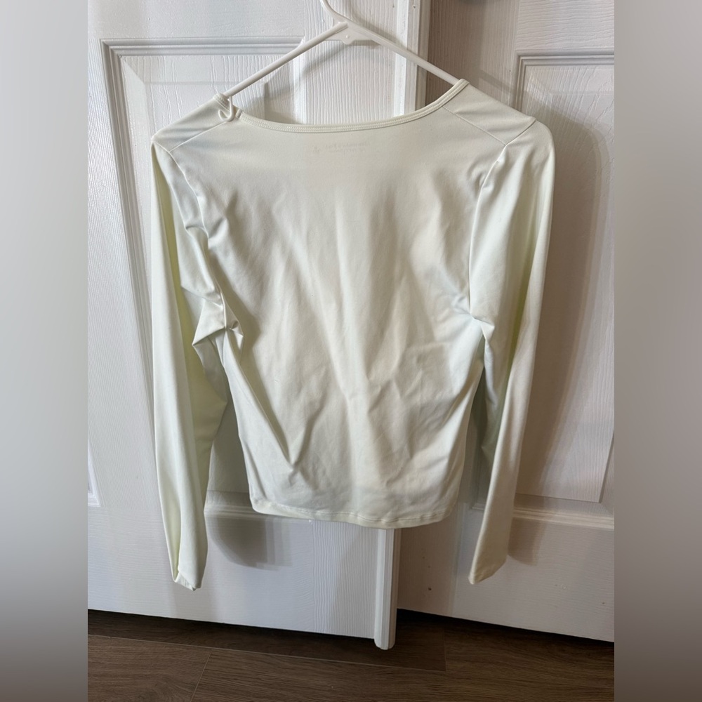 Abercrombie Soft Stretchy White V-Neck Top - Picture 4 of 6